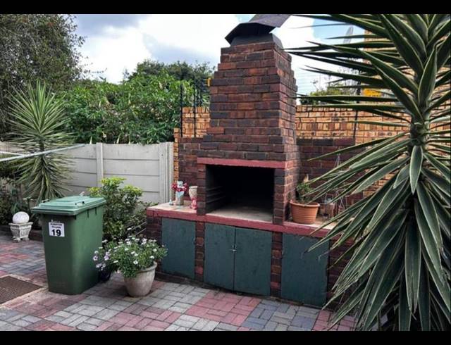 2 BEDROOM TOWNHOUSE FOR SALE IN NEW REDRUTH